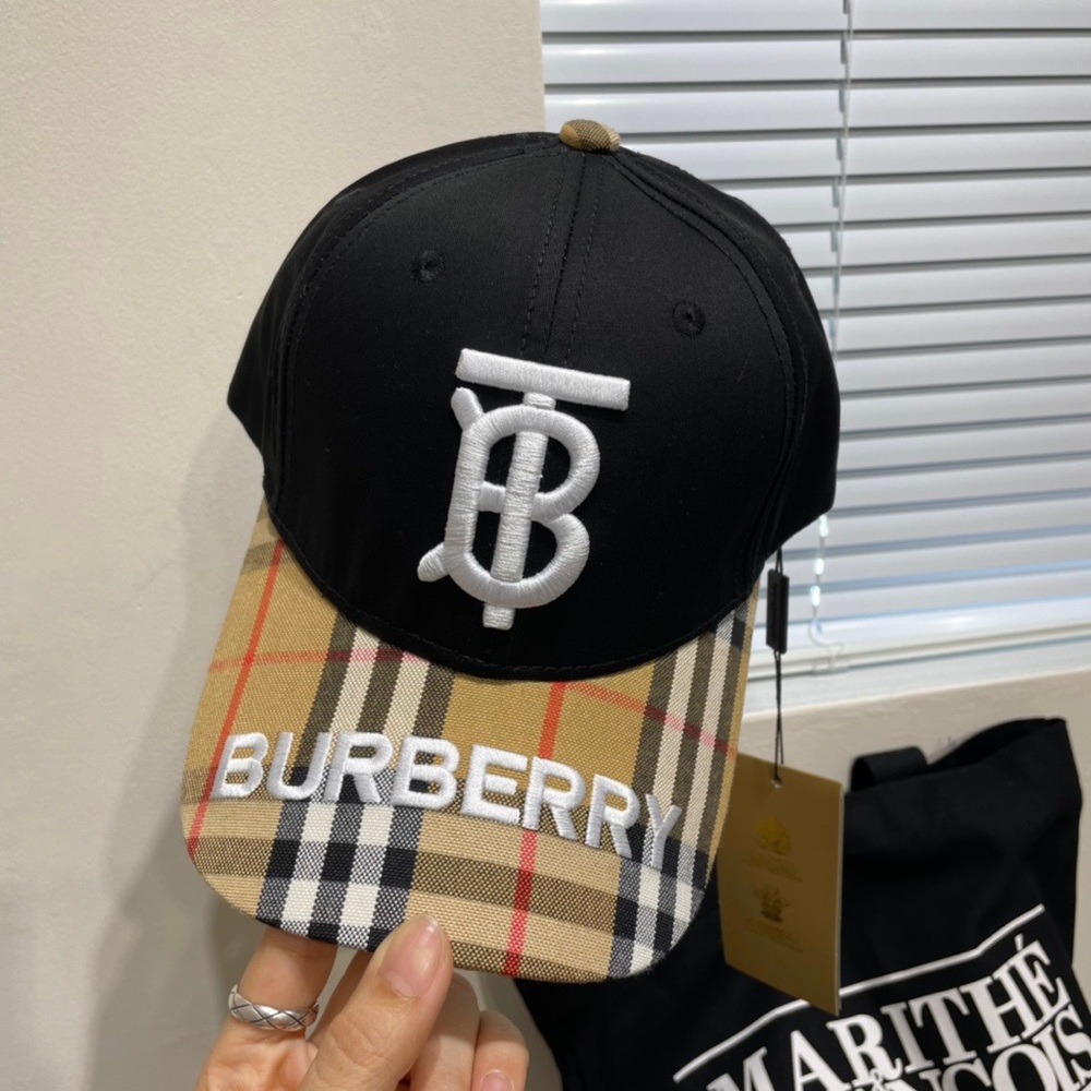 Burberry Women's black baseball cap - Picture 2 of 3